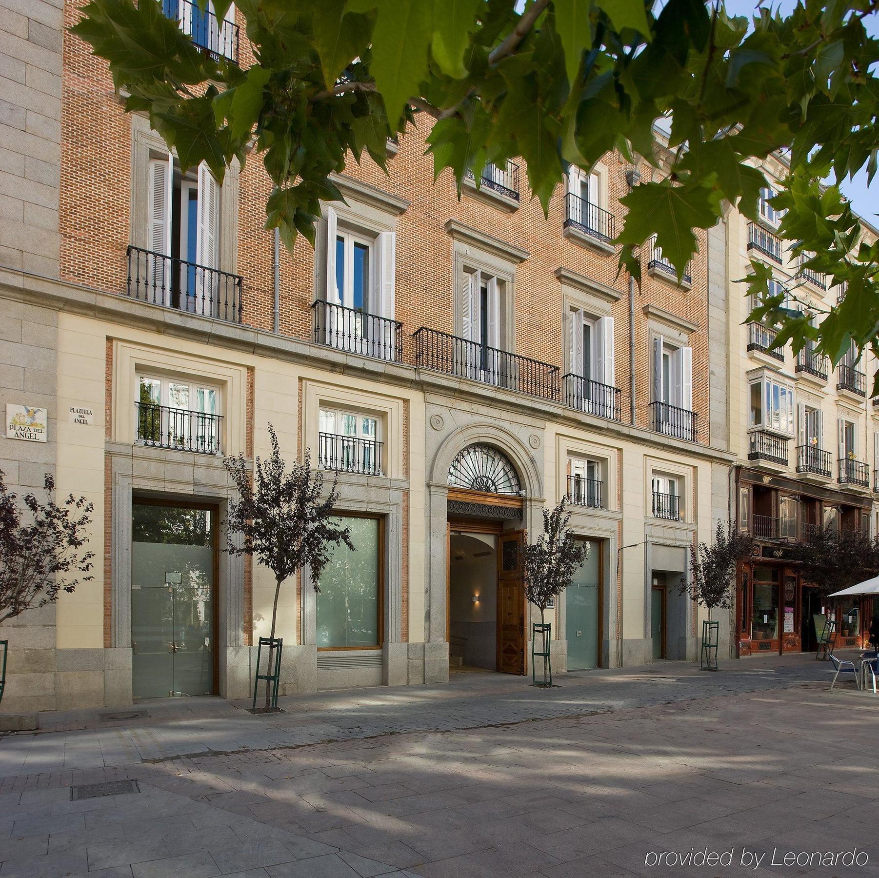 Nh Collection Madrid Palacio De Tepa Exteriér fotografie The headquarters of the Royal Academy of the Spanish Language in Madrid.
